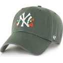gron-justerbar-curved-kasket-clean-up-icon-alt-strawberry-fra-new-york-yankees-mlb-fra-47-brand