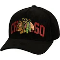 cappellino-visiera-curva-nero-snapback-arch-stamp-pro-di-chicago-blackhawks-nhl-di-mitchell-ness