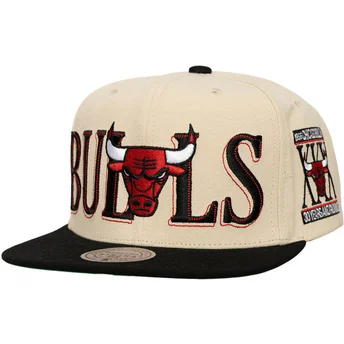 Gorra plana negra y beige snapback Across The Board de Chicago Bulls NBA de Mitchell & Ness