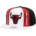 biala-czerwona-i-czarna-plaska-czapka-snapback-old-cut-chicago-bulls-nba-od-mitchell-ness