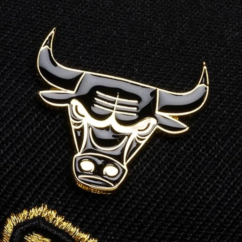 cappellino-curvo-nero-snapback-pinned-gold-pro-di-chicago-bulls-nba-di-mitchell-ness