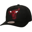 casquette-courbee-noire-snapback-tilted-pro-chicago-bulls-nba-mitchell-ness