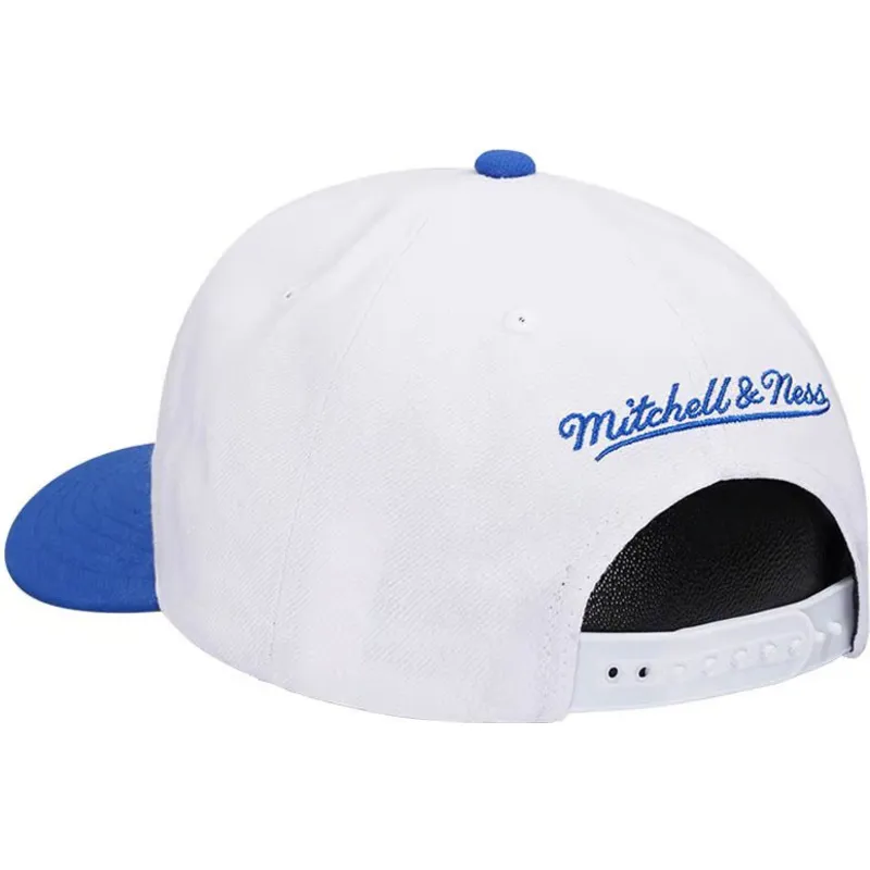 hvid-og-bla-buet-snapback-kasket-team-2-tone-20-pro-fra-los-angeles-lakers-nba-fra-mitchell-ness