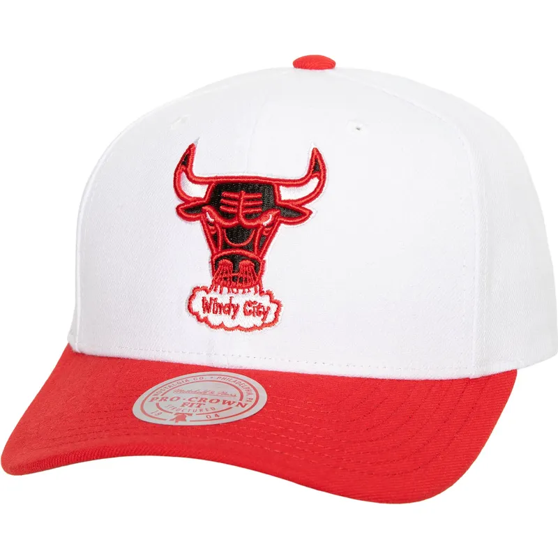 hvid-og-rod-curved-snapback-kasket-team-2-tone-20-pro-fra-chicago-bulls-nba-fra-mitchell-ness