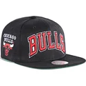 sort-flad-snapback-kasket-triple-play-fra-chicago-bulls-nba-af-mitchell-ness