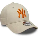 casquette-courbee-beige-ajustable-avec-logo-orange-pour-enfant-9forty-league-essential-new-york-yankees-mlb-new-era