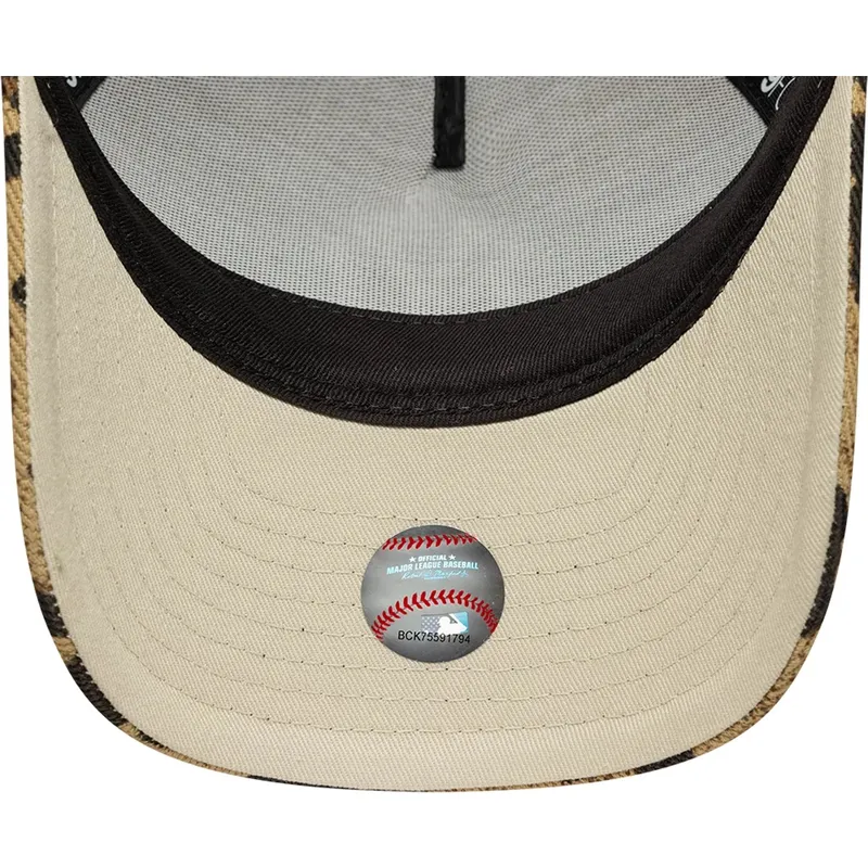 new-era-women-9forty-m-crown-a-frame-leopard-new-york-yankees-mlb-leopard-trucker-hat