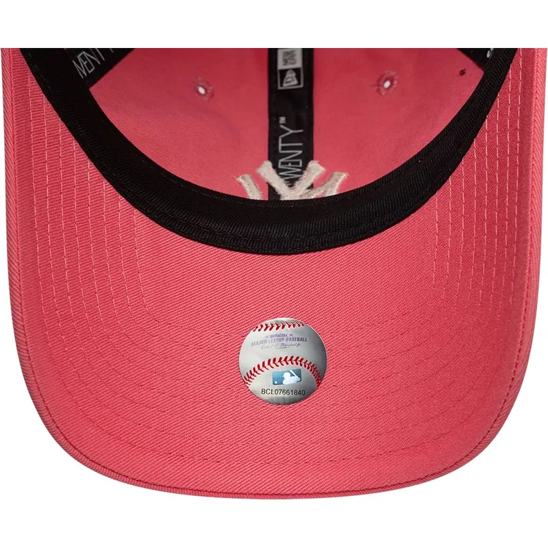 rosa-bojd-justerbar-keps-med-beige-logotyp-for-dam-9twenty-league-essential-midi-fran-new-york-yankees-mlb-av-new-era