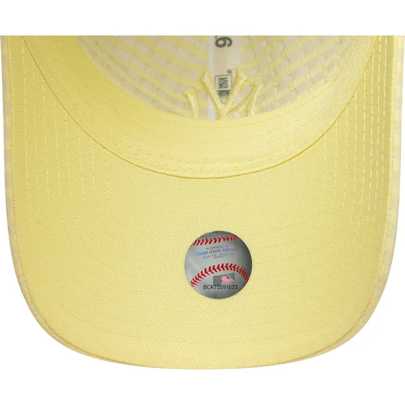 cappellino-curvo-giallo-regolabile-con-logo-giallo-da-donna-9twenty-seersucker-dei-new-york-yankees-mlb-di-new-era