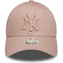 casquette-courbee-rose-ajustable-avec-logo-rose-pour-femme-9forty-league-essential-new-york-yankees-mlb-new-era
