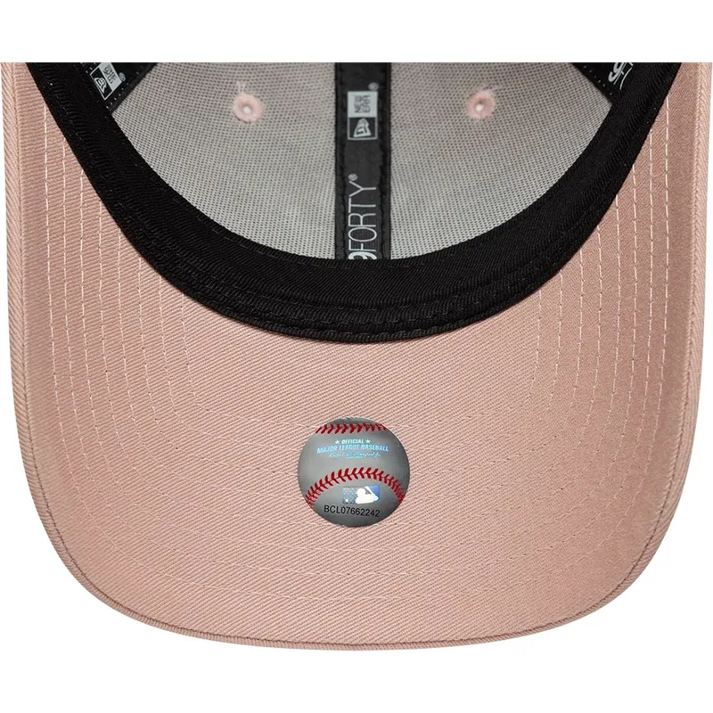 new-era-curved-brim-women-pink-logo-9forty-essential-new-york-yankees-mlb-pink-adjustable-cap