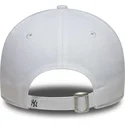 biala-regulowana-czapka-z-zakrzywionym-daszkiem-dla-kobiet-9forty-floral-infill-new-york-yankees-mlb-new-era