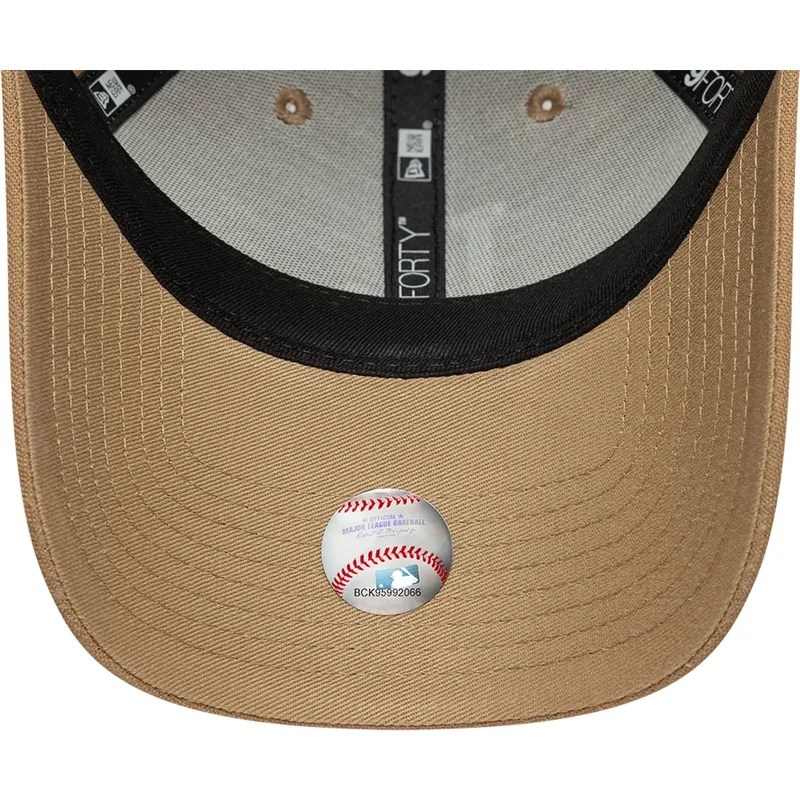 brazowa-regulowana-czapka-z-zakrzywionym-daszkiem-dla-kobiet-9forty-linen-los-angeles-dodgers-mlb-new-era