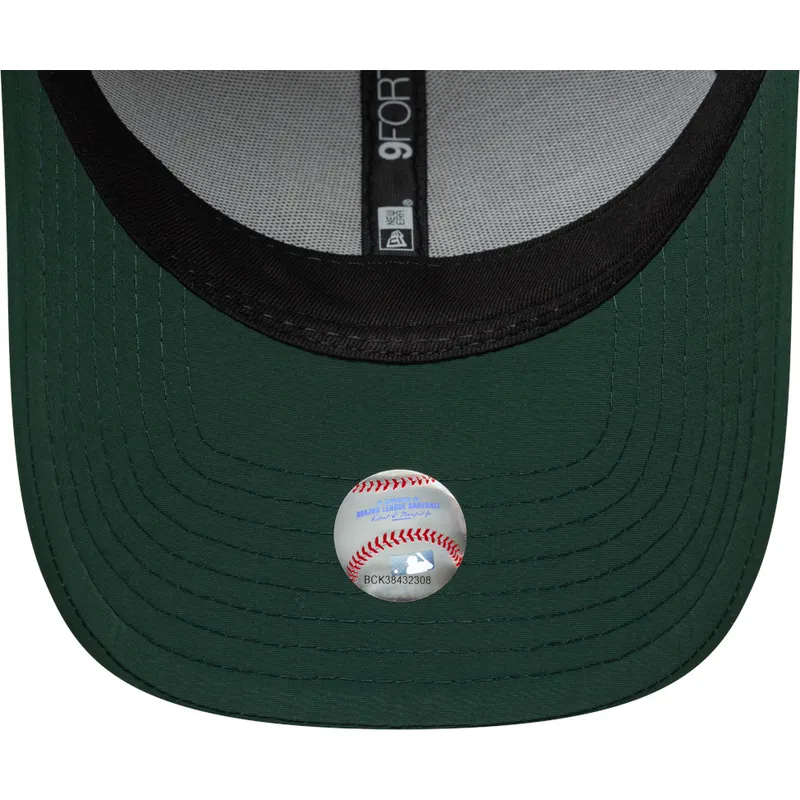 grune-verstellbare-curved-cap-9forty-recycled-midi-der-oakland-athletics-mlb-von-new-era
