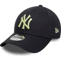 marinbla-bojd-keps-justerbar-med-gul-logotyp-9forty-league-essential-fran-new-york-yankees-mlb-av-new-era