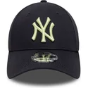 casquette-courbee-bleue-marine-ajustable-avec-logo-jaune-9forty-league-essential-new-york-yankees-mlb-new-era