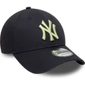 marinbla-bojd-keps-justerbar-med-gul-logotyp-9forty-league-essential-fran-new-york-yankees-mlb-av-new-era