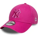 justerbar-rosa-bojd-keps-med-rosa-logotyp-9forty-team-outline-fran-new-york-yankees-mlb-av-new-era