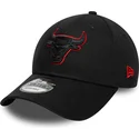 casquette-courbee-noire-ajustable-avec-logo-noir-9forty-team-outline-chicago-bulls-nba-new-era