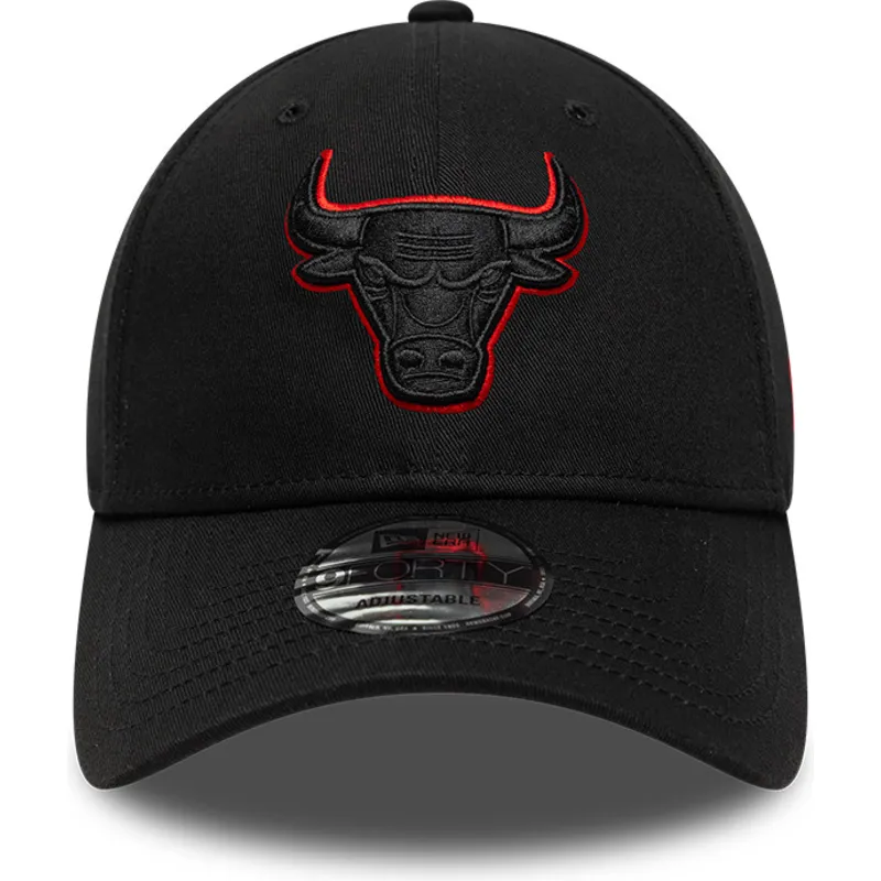 svart-justerbar-kurvad-keps-med-svart-logotyp-9forty-team-outline-fran-chicago-bulls-nba-av-new-era
