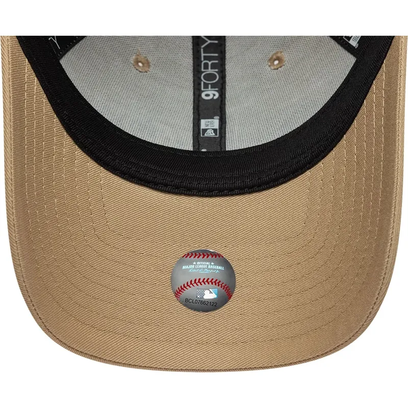 braune-verstellbare-curved-cap-mit-braunem-logo-9forty-tonal-icon-der-los-angeles-dodgers-mlb-von-new-era