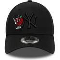 svart-bojd-justerbar-keps-med-svart-logotyp-9forty-tonal-icon-fran-new-york-yankees-mlb-av-new-era
