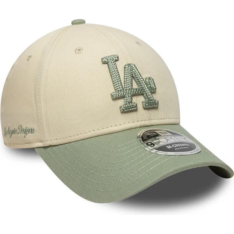 beige-und-grune-gebogene-snapback-kappe-mit-grunem-logo-9forty-m-crown-side-script-der-los-angeles-dodgers-mlb-von-new-era