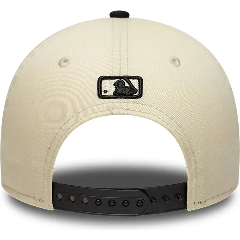 beige-och-svart-kurvad-keps-snapback-9forty-m-crown-side-script-new-york-mets-mlb-fran-new-era