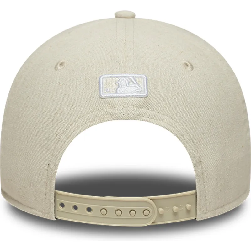 bezowa-zakrzywiona-czapka-snapback-9forty-m-crown-linen-new-york-yankees-mlb-new-era