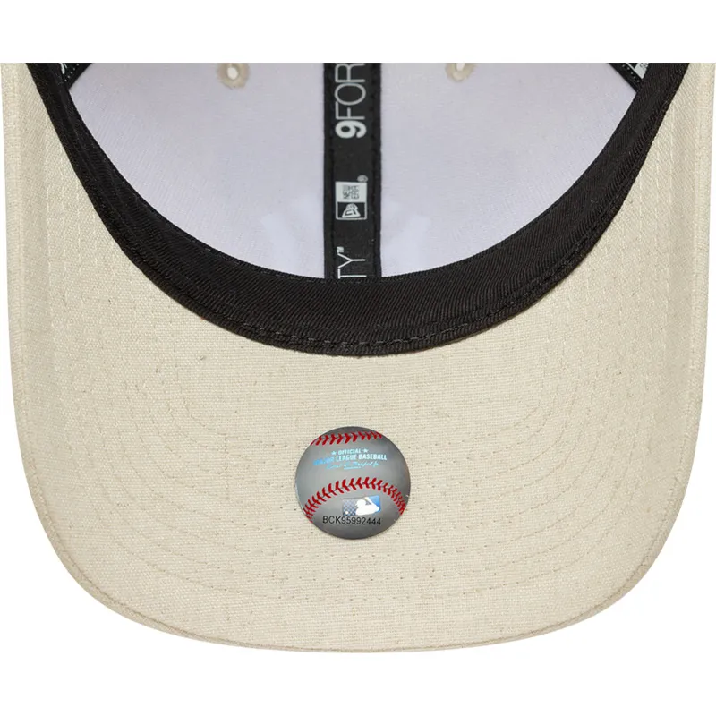 casquette-courbee-beige-snapback-9forty-m-crown-linen-new-york-yankees-mlb-new-era