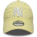 casquette-courbee-jaune-claire-ajustable-9twenty-league-essential-new-york-yankees-mlb-new-era