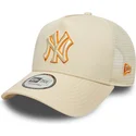 gorra-trucker-beige-con-logo-beige-a-frame-outline-de-new-york-yankees-mlb-de-new-era