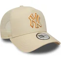 trucker-cap-beige-mit-beigem-logo-a-frame-outline-von-new-york-yankees-mlb-von-new-era