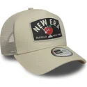 cappellino-trucker-beige-a-frame-summer-patch-di-new-era