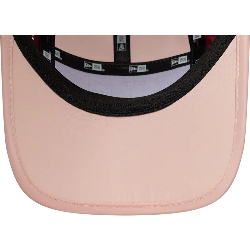 gorra-5-panel-curva-roja-ajustable-runner-colour-block-de-new-era