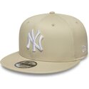 beige-flatcap-snapback-mit-weissem-logo-9fifty-league-essential-der-new-york-yankees-mlb-von-new-era