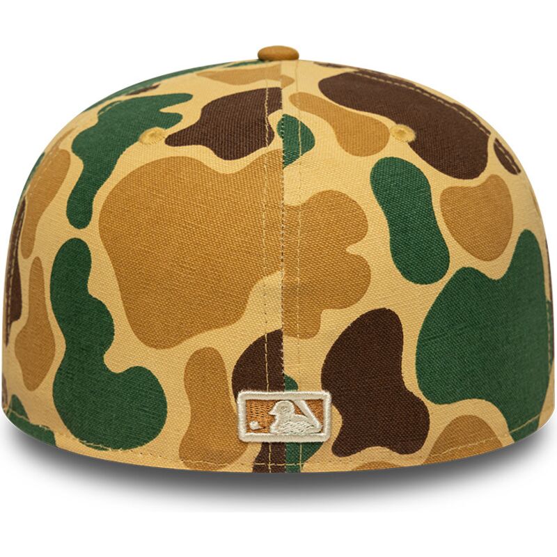 flache-kappe-camouflage-angepasst-mit-beigem-logo-59fifty-camo-von-new-york-yankees-mlb-von-new-era