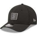 schwarze-gebogene-snapback-kappe-9forty-m-crown-training-pack-2026-der-las-vegas-raiders-nfl-von-new-era