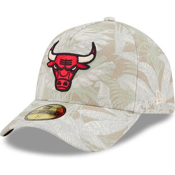 Cappellino curvo beige regolabile 59FORTY A Frame Leafy Palm di Chicago Bulls NBA di New Era