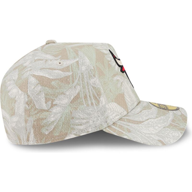 cappellino-curvo-beige-regolabile-59forty-a-frame-leafy-palm-di-chicago-bulls-nba-di-new-era