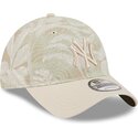 beige-gebogene-verstellbare-9twenty-leafy-palm-kappe-der-new-york-yankees-mlb-von-new-era