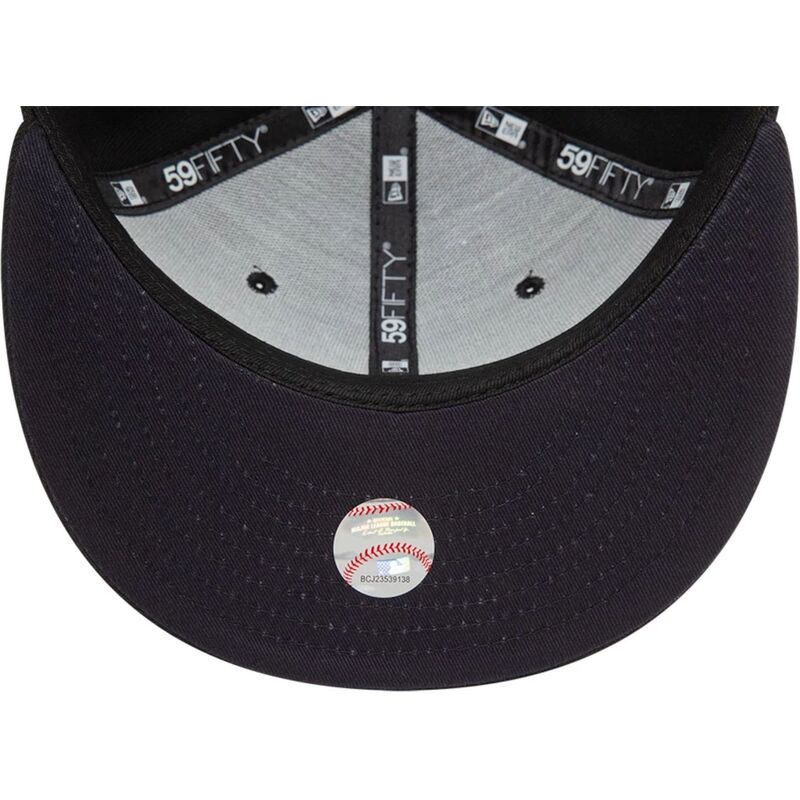 schwarze-enganliegende-59fifty-flatcap-heart-icon-der-atlanta-braves-mlb-von-new-era