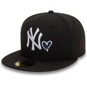 cappello-piatto-nero-aderente-59fifty-heart-icon-dei-new-york-yankees-mlb-di-new-era