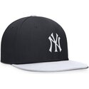 cappellino-piatto-blu-marino-e-bianco-snapback-per-bambino-dri-fit-pro-structured-square-bill-dei-new-york-yankees-mlb-di-nike