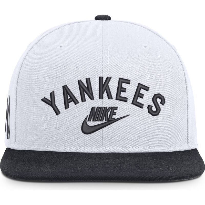 cappello-piatto-bianco-e-blu-marino-snapback-cooperstown-dri-fit-pro-structured-square-bill-di-new-york-yankees-mlb-di-nike cappello-piatto-bianco-e-blu-marino-snapback-cooperstown-dri-fit-pro-structured-square-bill-di-new-york-yankees-mlb-di-nike