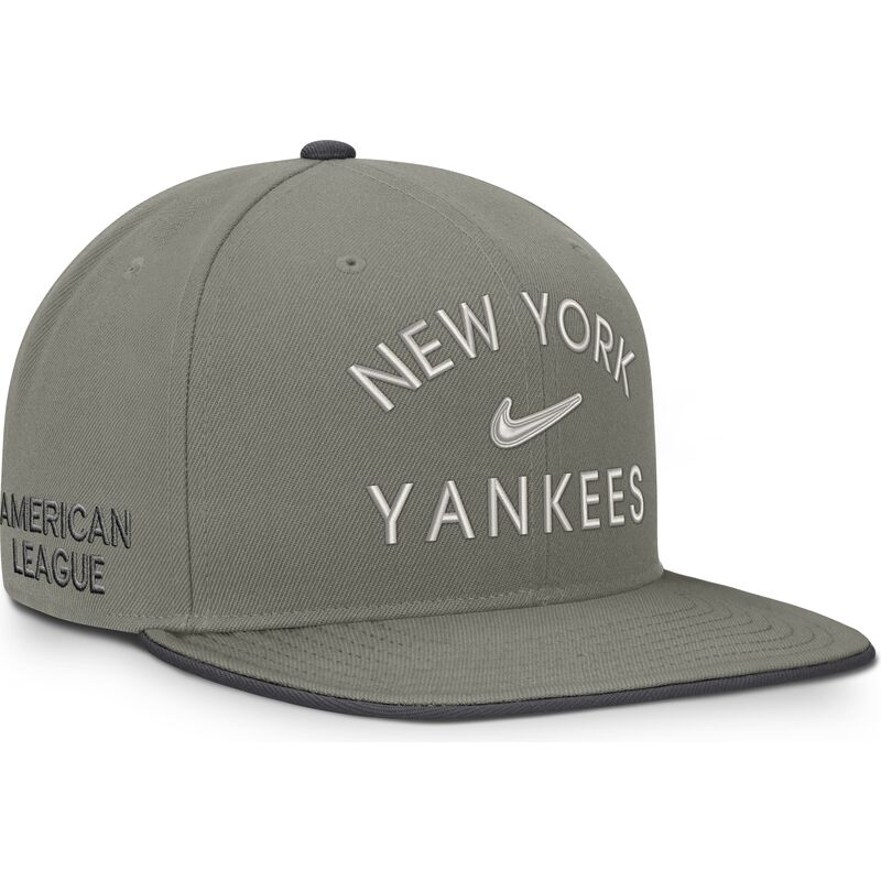 casquette-plate-verte-snapback-dri-fit-pro-structured-square-bill-new-york-yankees-mlb-nike