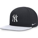cappello-piatto-blu-marino-e-bianco-snapback-dri-fit-pro-structured-square-bill-dei-new-york-yankees-mlb-di-nike