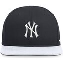 cappello-piatto-blu-marino-e-bianco-snapback-dri-fit-pro-structured-square-bill-dei-new-york-yankees-mlb-di-nike