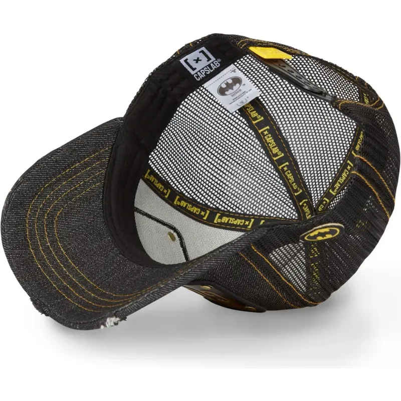 schwarze-trucker-cap-mit-gotham-city-batman-dc6-batp1-dc-comics-plakette-von-capslab
