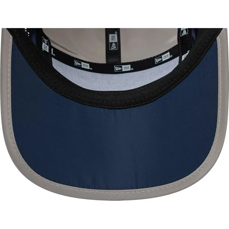 casquette-5-panel-courbee-bleue-marine-ajustable-runner-colour-block-new-era